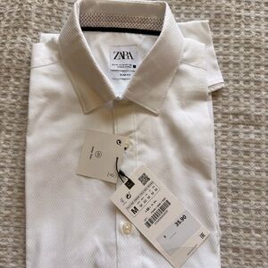 Zara Men's Classic textured White Dress Shirt, size slim fit medium